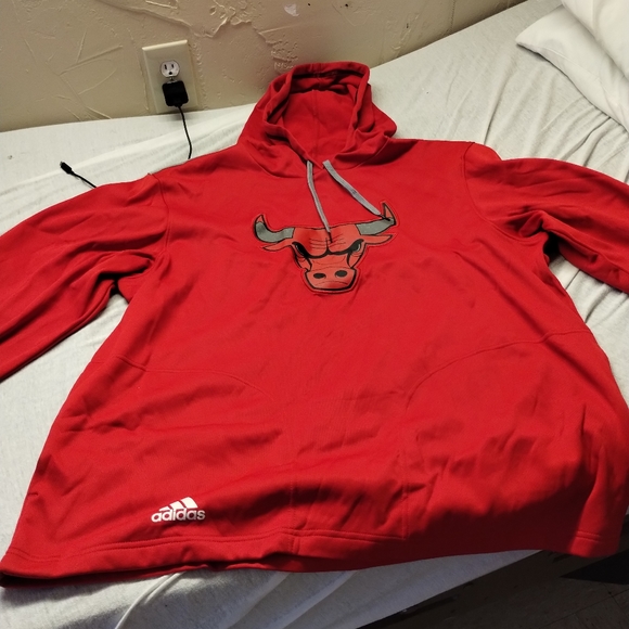 Gently used Chicago bulls sweater - Picture 1 of 5